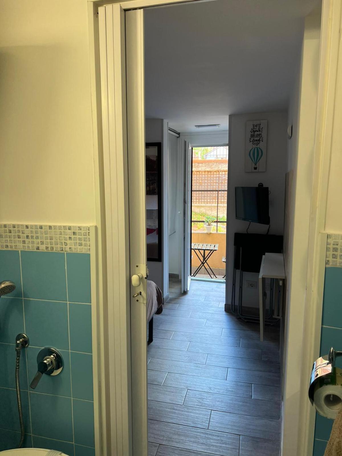 Monolocale Trastevere Locato Per Finalita Turistiche Rome Exterior photo