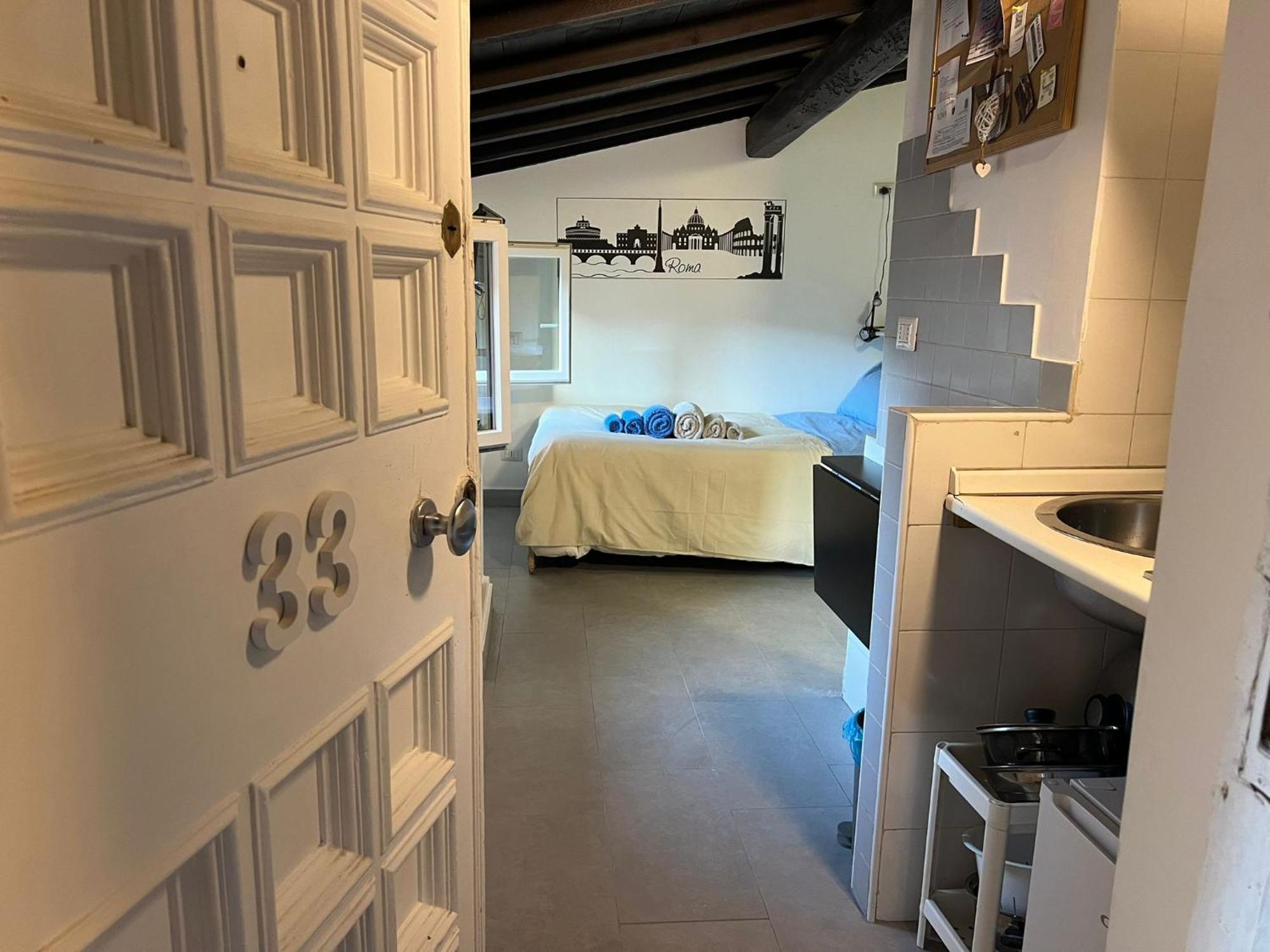 Monolocale Trastevere Locato Per Finalita Turistiche Rome Exterior photo